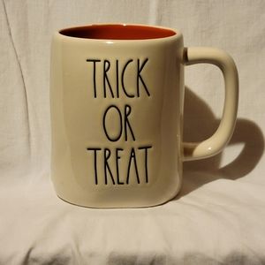 Rae Dunn TRICK OR TREAT mug pumpkin stack